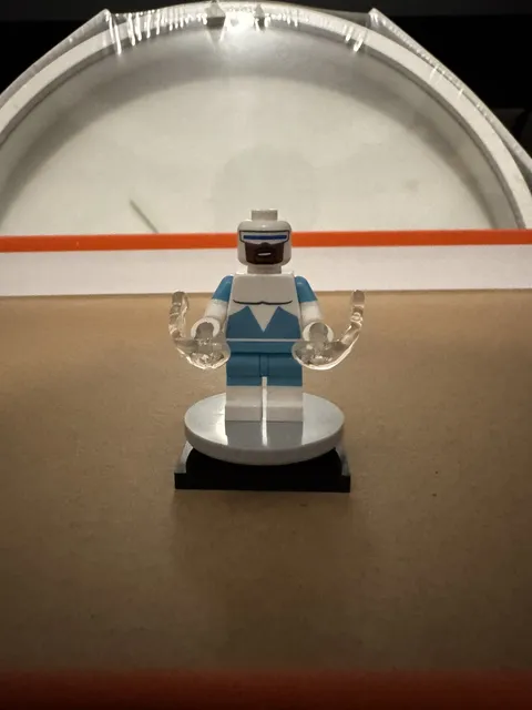 LEGO Minifigure Frozone Disney Series 2 Complete Set w/Stand & Accessories