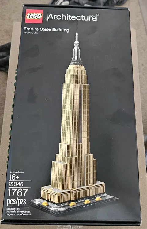 (Brand New and Sealed) LEGO ARCHITECTURE: Empire State Building (21046)