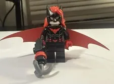 LEGO Batman Batwoman Minifigure 76300 Arkham Asylum sh1083 NEW
