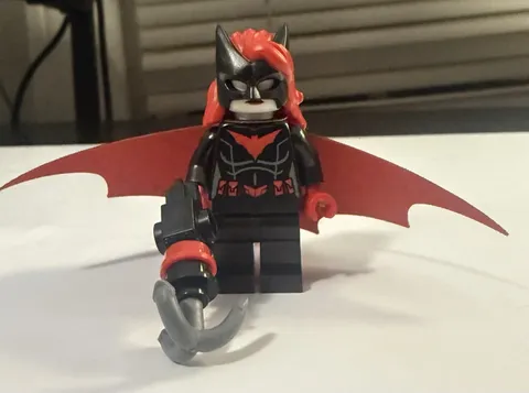 LEGO Batman Batwoman Minifigure 76300 Arkham Asylum sh1083 NEW