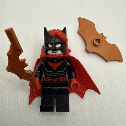 LEGO sh0522 Batwoman Red Cape DC Super Heroes Minifigure WEAPONS FREE Shipping