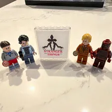 LEGO Stranger Things Minifigure Lot of 4 w/ Stranger Things Display Tile Stand