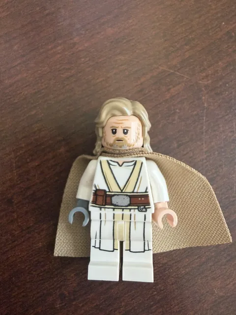 Lego Star Wars Luke Skywalker Old minifigure with Dark Tan cape 