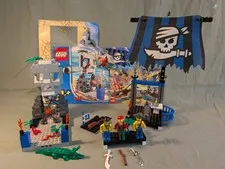 LEGO 4 Juniors: Skull Island (7074) Complete with Minifigs