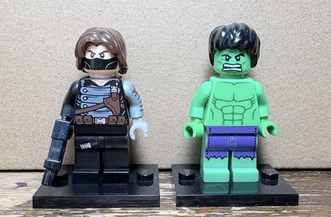 LEGO MARVEL LOT OF 2 (Hulk and Winter Soldier Polybag Figs)