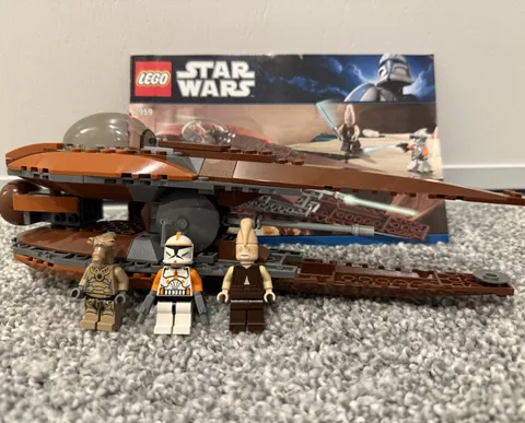 LEGO Star Wars: Geonosian Starfighter (7959) With Minifigures And Instructions