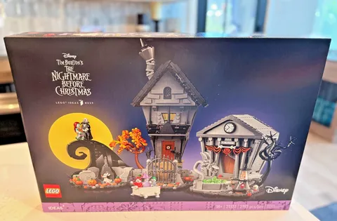 LEGO  Disney Tim Burton's the Nightmare Before Christmas (21351) with Light kit