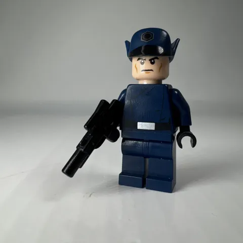 LEGO Star Wars First Order Minifigure Officer Colonel sw0832 Adult Owned. 75166