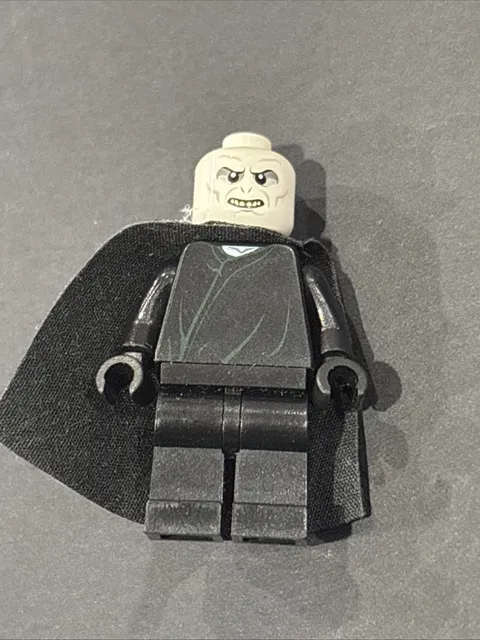 Lego Voldemort 4842 4865 White Head and Black Cape Harry Potter Minifigure