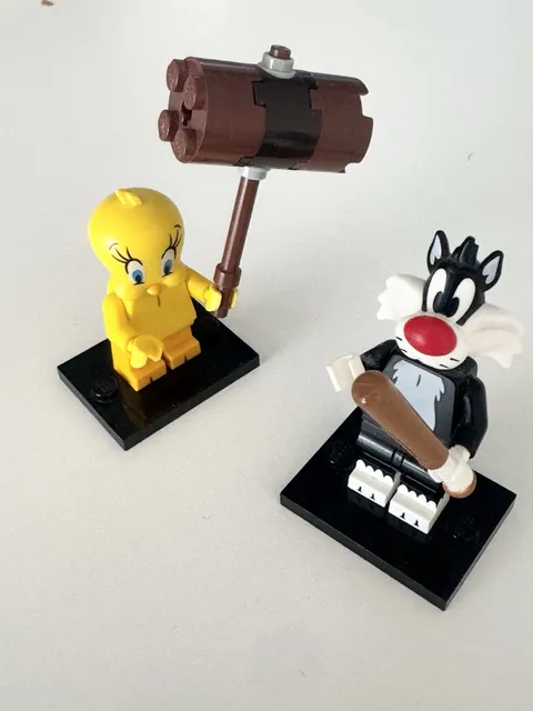 Lot Of 2 LEGO Tweety and Sylvester Mini Figure Set with Hammer and Base