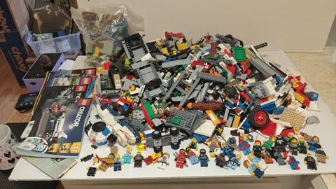 Over 9Lbs LEGO Mixed Bulk Lot Unsorted Parts Pieces Minifigs Plates Used