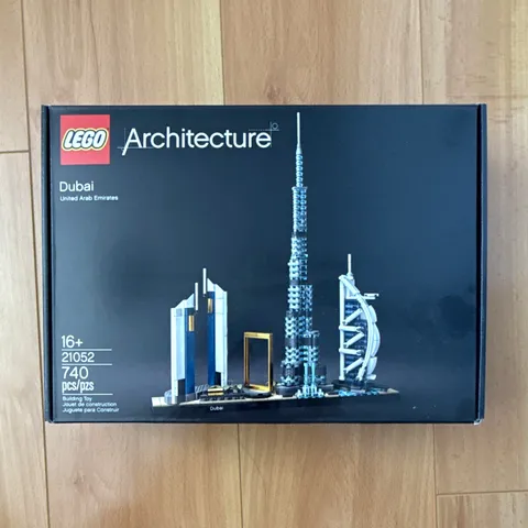 LEGO Architecture Dubai Skylines 21052 Complete Set 740 Pieces 2020