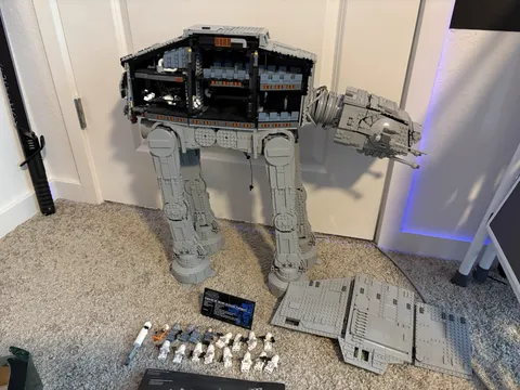 LEGO Star Wars UCS AT-AT, With Instructions And Minifigs | Read Description
