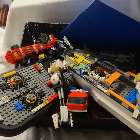 LEGO LOT Over15 pound box of Bricks, parts, Pieces, Including 5 Sets And Booklet