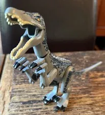 LEGO Dinosaur Baryonyx with Dark Blue and Metallic Spots From 75935