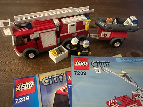 LEGO 7239 Fire Truck (2005) – Complete with Instructions – Retired LEGO City Set