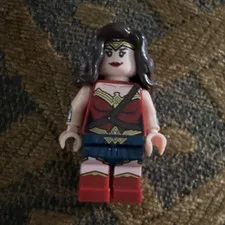 LEGO Wonder Woman Minifigure Figure Plastic w/ Dark Brown Hairpiece JL