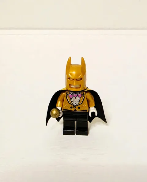 LEGO Batman The Bat-Pack Batsuit Minifigure DC Super Heroes 70909 Gold Cape