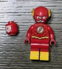 LEGO minfigure Superhero The Flash - Gold Outlines on Chest sh473 Yellow Boots