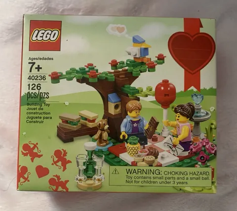 LEGO 40236 Romantic Valentine Picnic New & Sealed (126 pcs)