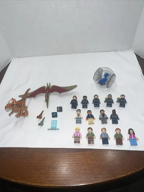 Lego Jurassic Park Minifigure Lot. 14 Figs And 2 Dinosaurs Gyro