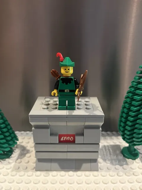 LEGO Castle Forestman Black, Red Feather Minifigure - cas321 - Set 6071 Nice!