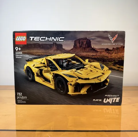 LEGO Technic Chevrolet Corvette Stingray 42205 new and sealed 