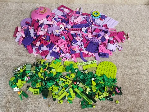  Bulk Lot Of  Miscellaneous 700 Lego Pieces ( Shades Of Green & Pastels )(700)