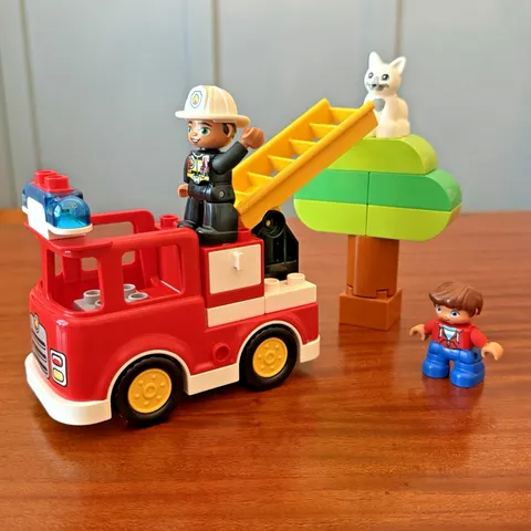 LEGO DUPLO Fire Truck Ladder Rescue Set Figures Tree Cat No Box Complete Set