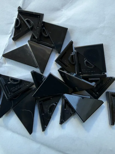LEGO- NEW -#35787-  BLACK-TILE MODIFIED 2 X 2 TRIANGULAR-20 PIECES