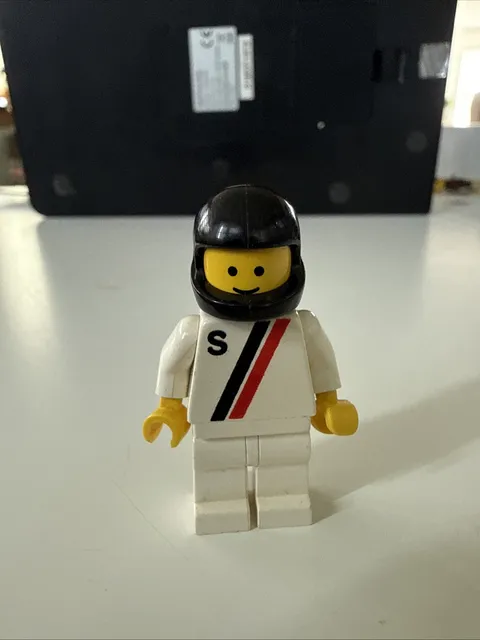 Lego Minifigure Minifig Racing Pickup Driver 1991 so12 speed race car