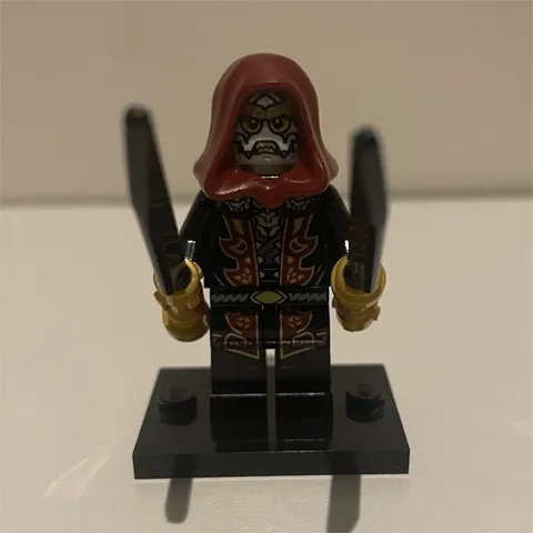 LEGO Ninjago Loyalist Minifigure Dragons Rising 4 set 71862 NEW