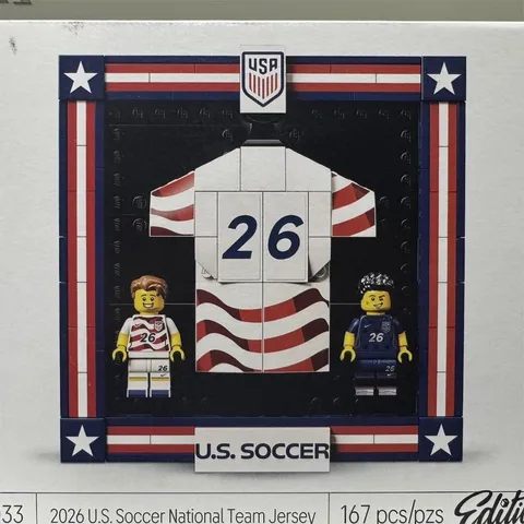 LEGO 2026 U.S. Soccer National Team Jersey 43033 167 pcs 10+ Stand Box