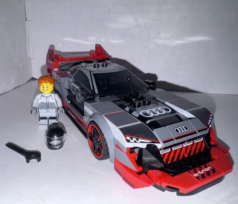 LEGO Speed Champions Audi S1 E-Tron Quattro 76921 274pc w/ Minifigure