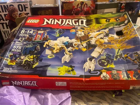 LEGO NINJAGO: Master Wu Dragon (70734) missing one piece in picture 4/5
