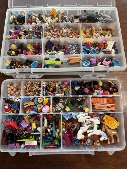 Huge Lot LEGO Mini Figures, LEGO Friends & Accessories Hundreds of pieces