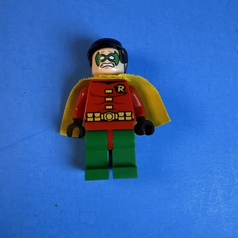 LEGO DC Super Heroes Robin Very Short Yellow Cape Minifigure Rare Retired