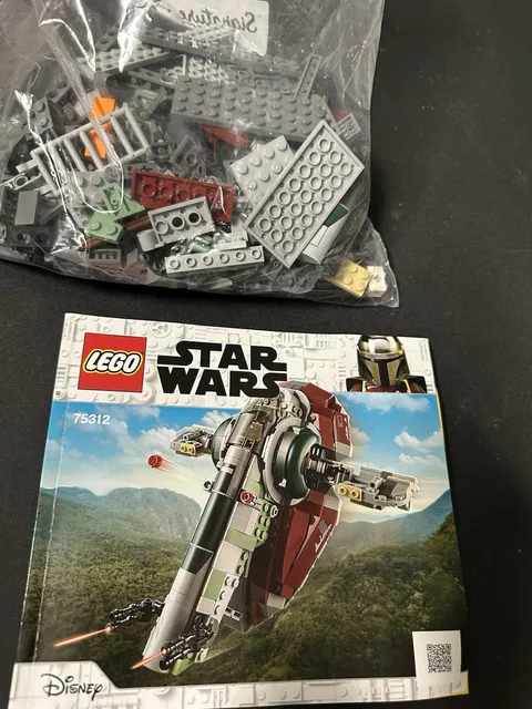 LEGO Star Wars 75312 Boba Fett’s Starship Mandalorian complete
