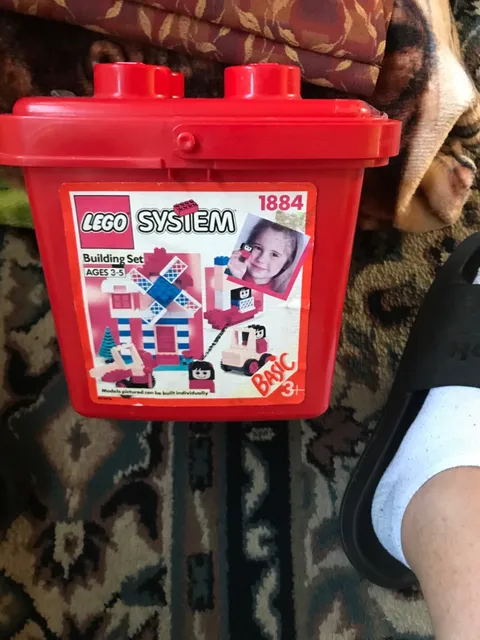 RARE! VINTAGE 1984 LEGO BUILDING SET WINDMILL ITEM #1884 IN RED TUB 186 PIECES