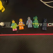 Minifigure Lot of 5 read description