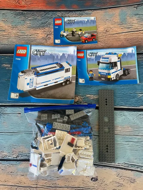 LEGO CITY: Mobile Police Unit (7288) 100% complete