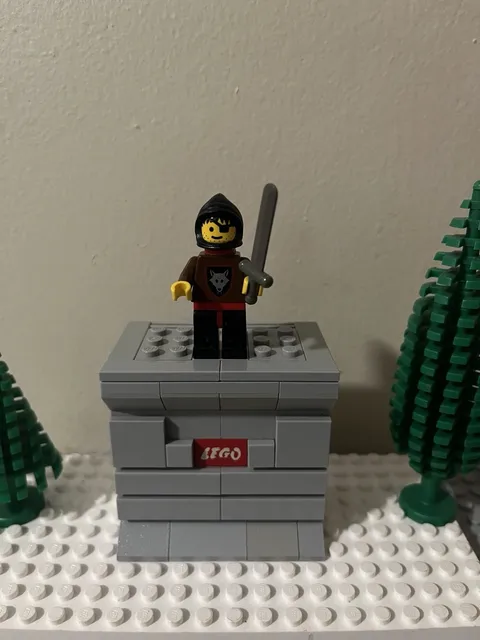 Lego Castle Wolfpack cas234 w Red Cape from Sets 1596 1590 w Sword - Looks Great