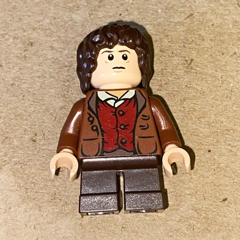 LEGO LORD OF THE RINGS FRODO FROM SET 9470 USED CONDITION WITH CAPE