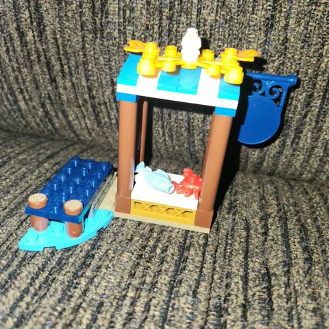 LEGO Disney Princess Frozen 2 Arendelle Castle Seafood Stand Missing Cat & Stikr