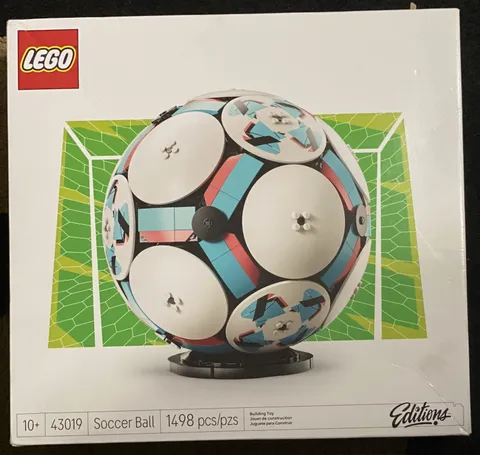 LEGO Editions Soccer Ball Includes Micro Stadium 43019 - SEALED BOX 