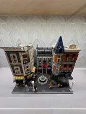 LEGO CREATOR: Assembly Square, Modular Building (10255) - Used, With Book