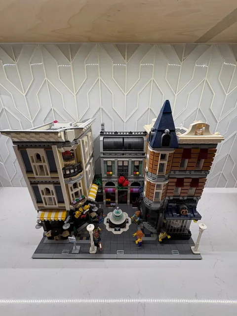 LEGO CREATOR: Assembly Square, Modular Building (10255) - Used, With Book