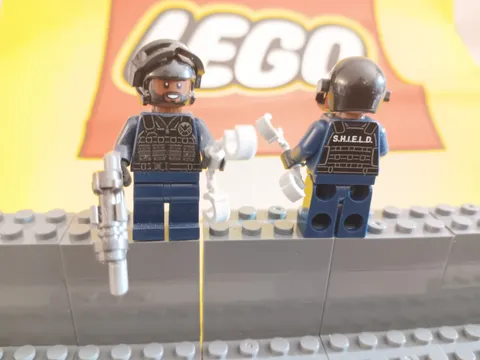 LEGO S.H.I.E.L.D. Agent Minifigures Lot of 2 w/ Helmets & Accessories