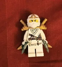 LEGO Ninjago Zane White Ninja Minifigure with Golden Weapons and Throwing Stars