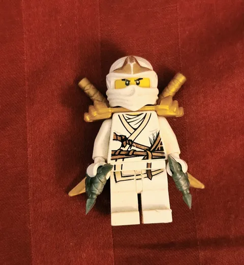 LEGO Ninjago Zane White Ninja Minifigure with Golden Weapons and Throwing Stars
